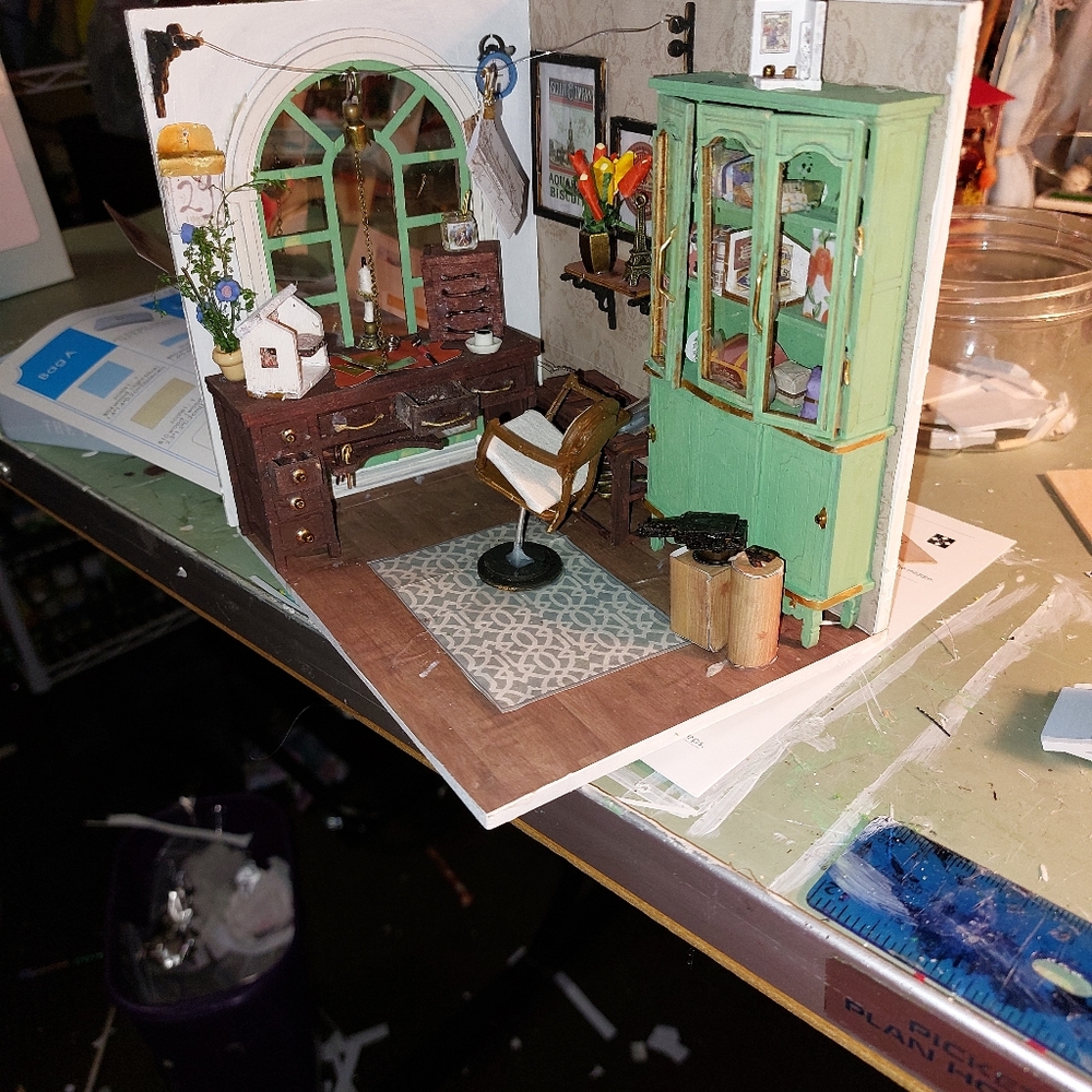 Miniature office space - Picture 3 of 3